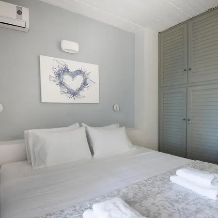 בית נופש Kyma Seafront Exceptional 2bd House In נאוסה